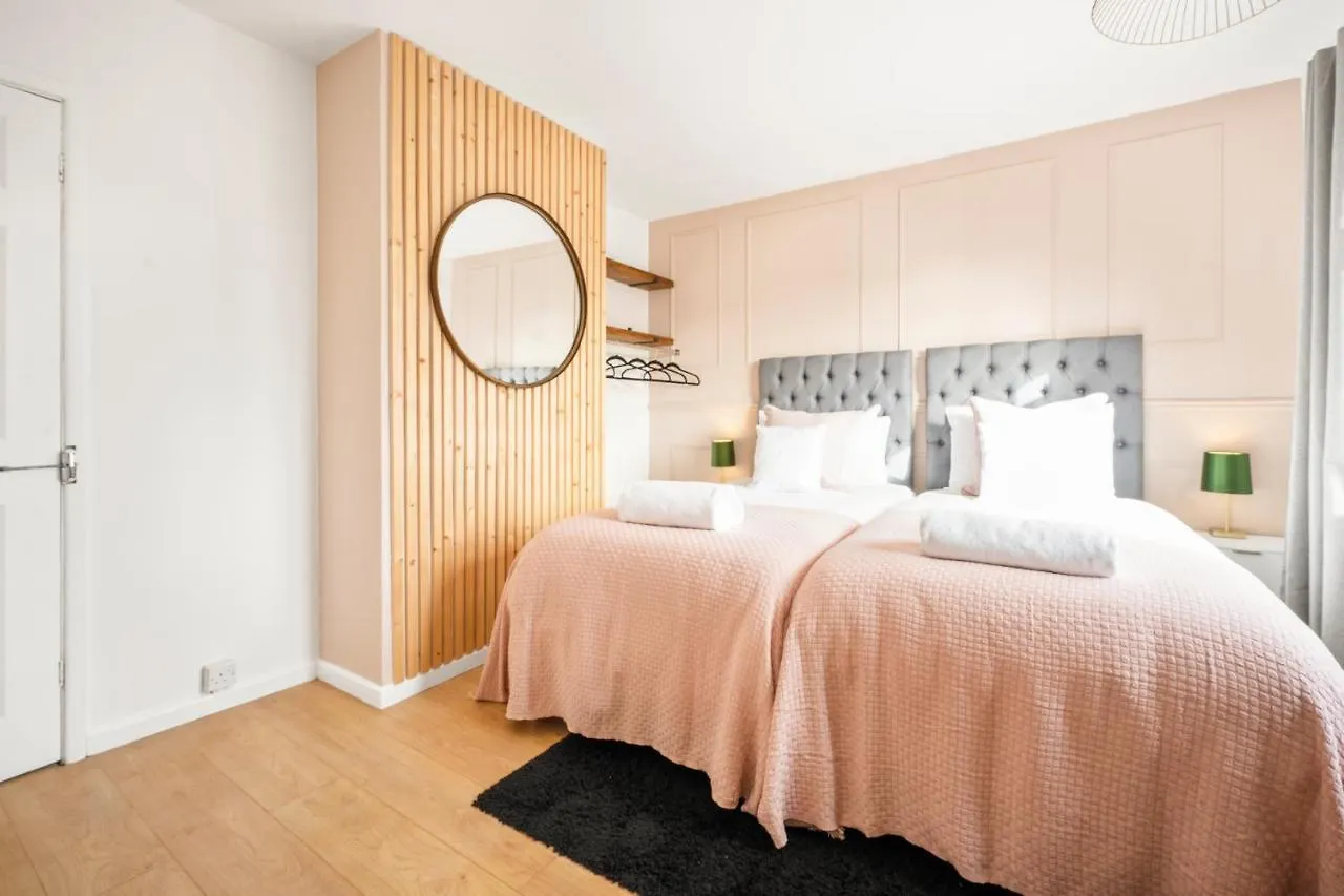 Stylish & Convenient 4Br House W/ Garden & Parking Villa Bournemouth 0*,  United Kingdom