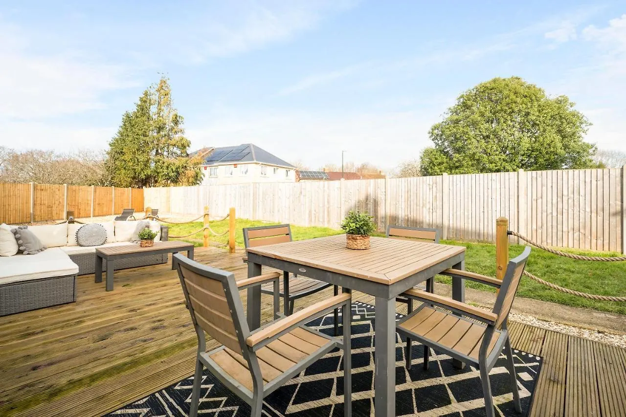 Stylish & Convenient 4Br House W/ Garden & Parking Villa Bournemouth Holiday home