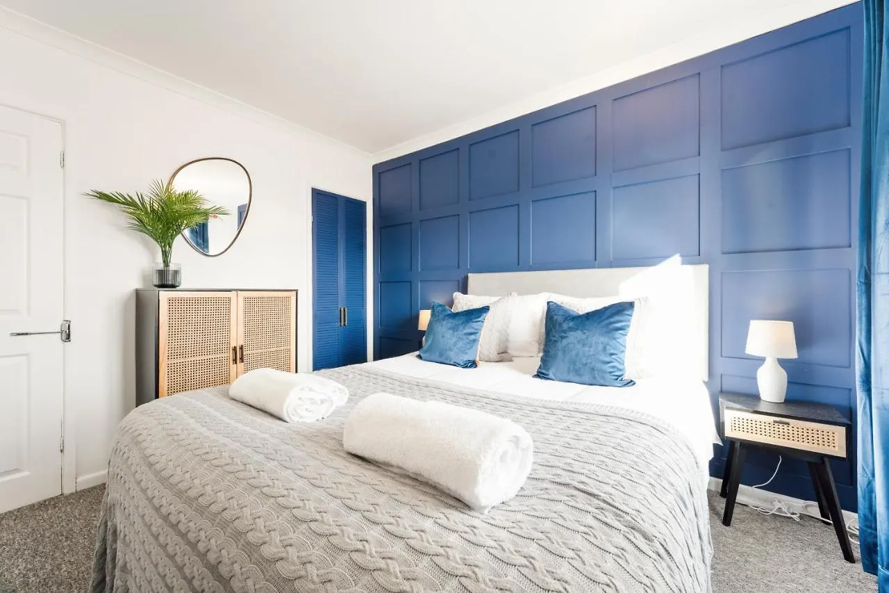 Stylish & Convenient 4Br House W/ Garden & Parking Villa Bournemouth