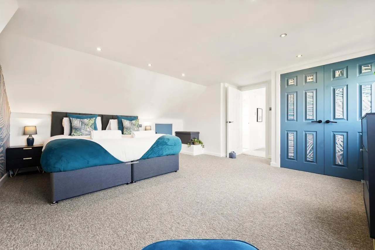 Stylish & Convenient 4Br House W/ Garden & Parking Villa Bournemouth United Kingdom