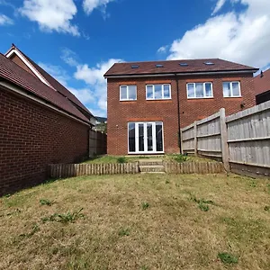  Holiday home Tranquil Oasis: Modern 4-bedroom Retreat With Gardens United Kingdom