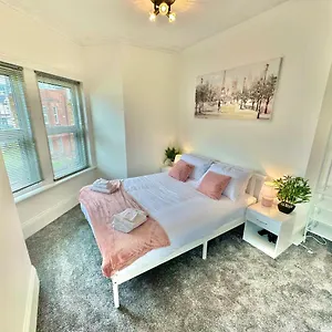 Apartment Chic In Central With Parking, Bournemouth