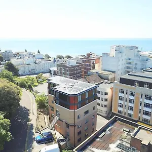 Apartment The Pad By The Penthouse With Sunset And Views, Bournemouth