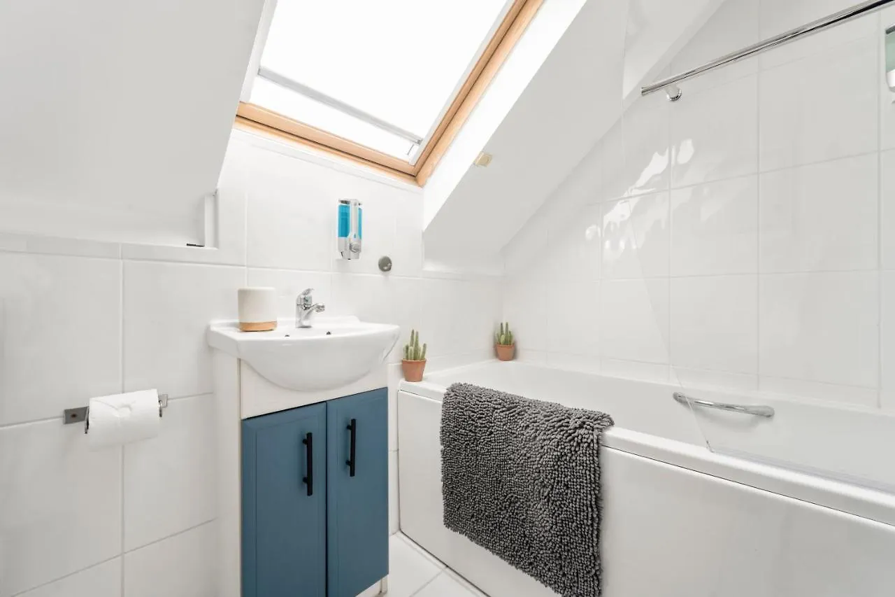 Stylish & Convenient 4Br House W/ Garden & Parking Villa Bournemouth Holiday home